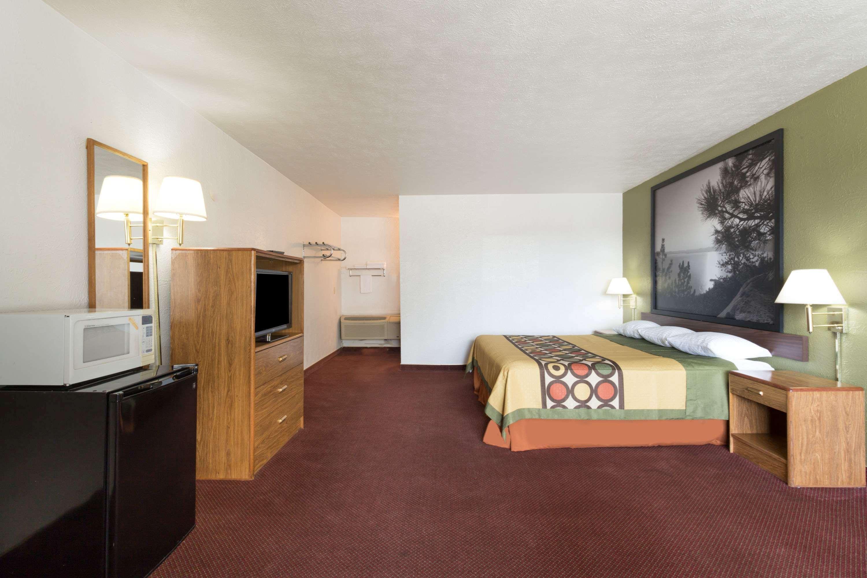Super 8 By Wyndham Wells Hotel Kültér fotó
