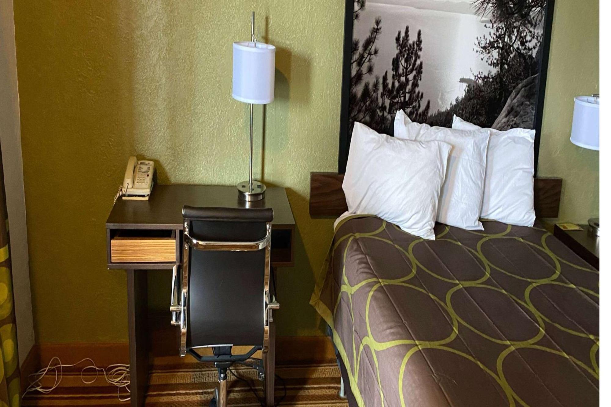 Super 8 By Wyndham Wells Hotel Kültér fotó
