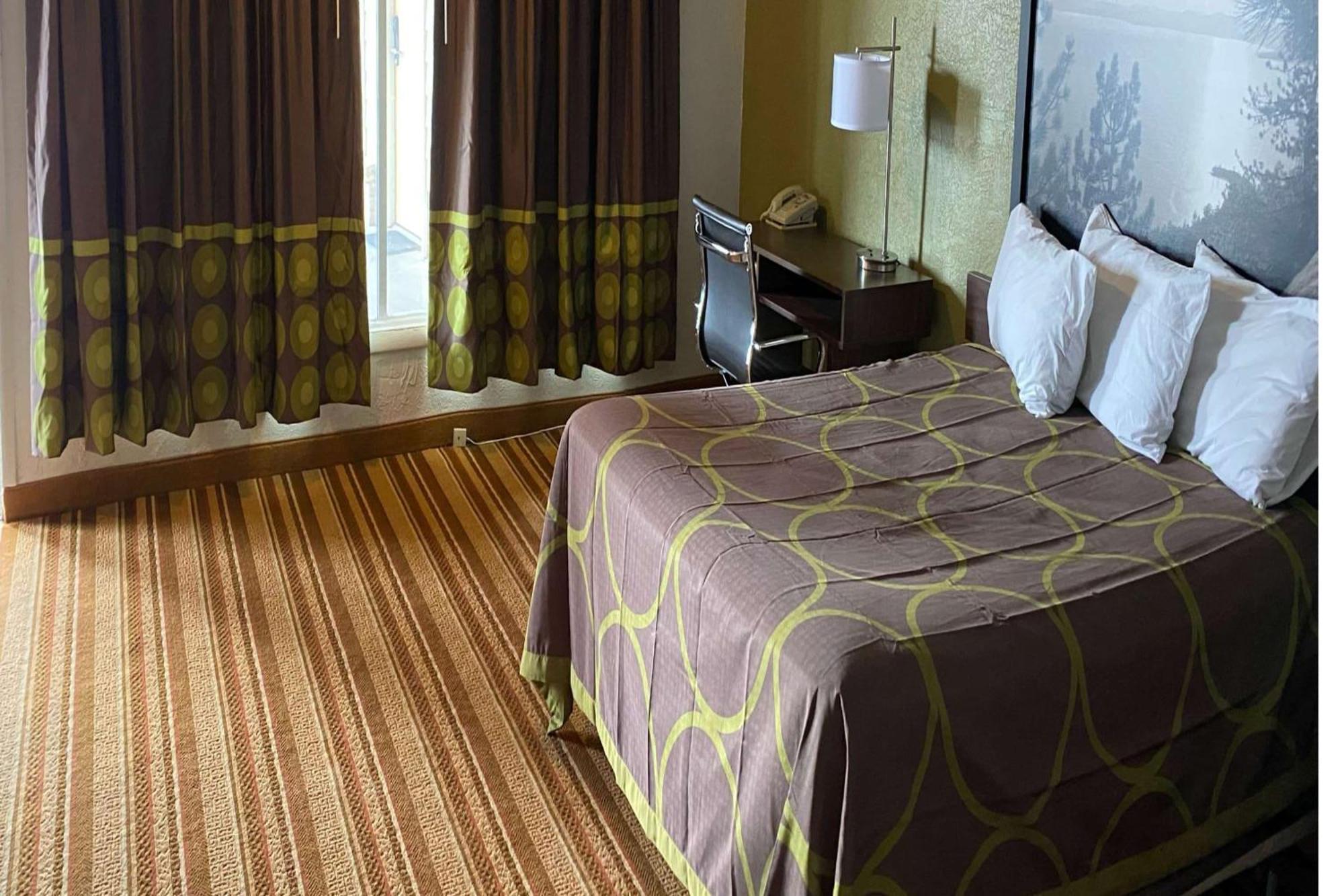 Super 8 By Wyndham Wells Hotel Kültér fotó