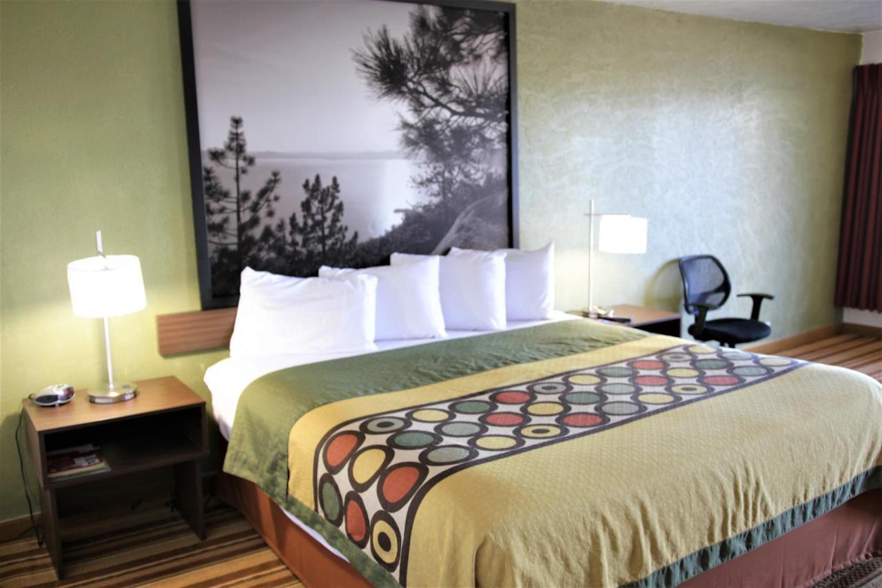 Super 8 By Wyndham Wells Hotel Kültér fotó
